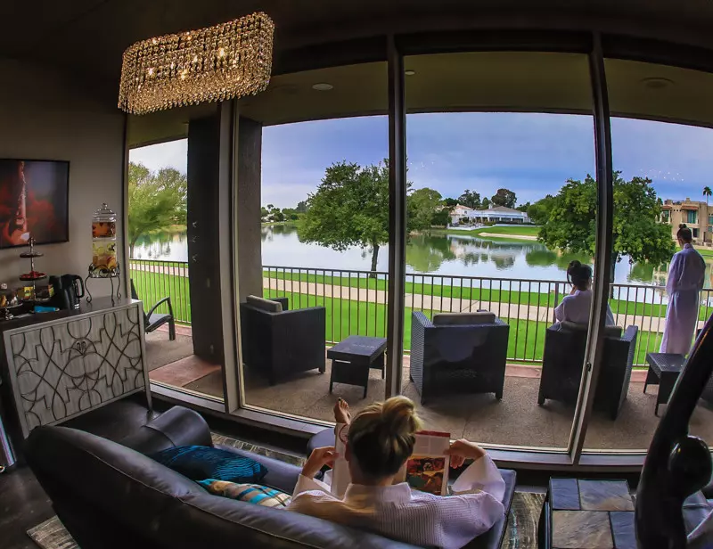 Luxurious lakeside lounge area at Inspire Day Spa in Phoenix McCormick Ranch Resort